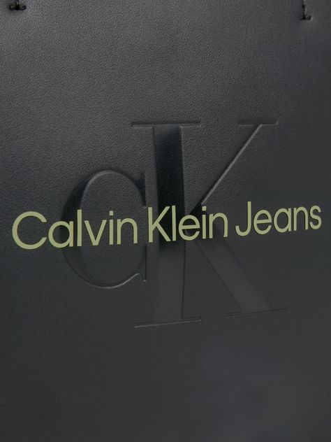 Cartera Tote Sculpted Mini Slim Negro Calvin Klein-2