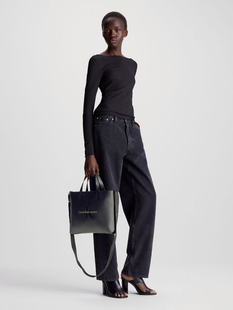 Cartera Tote Sculpted Mini Slim Negro Calvin Klein-4