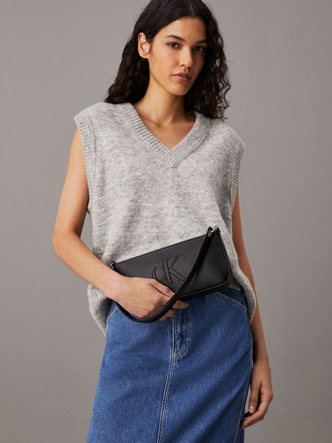 Cartera Sculpted Pouch Negro Calvin Klein-1