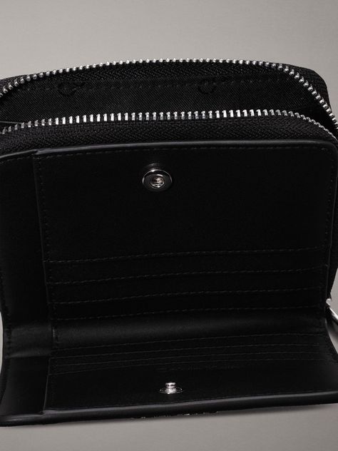 Billetera CK Must Around Mono Negro Calvin Klein-2