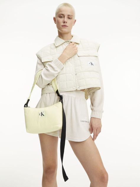 Cartera City Nylon Amarillo Calvin Klein-2