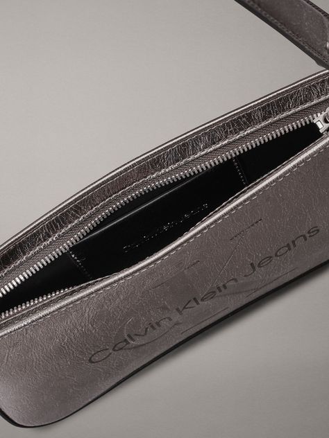 Cartera Sculpted Tum Gris Calvin Klein-2