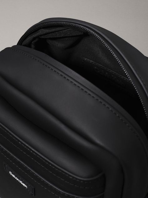 Bolso Reporter CK Essential Conv Negro Calvin Klein-2