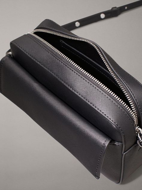 Bandolera CK Linear Saffiano Negro Calvin Klein-2