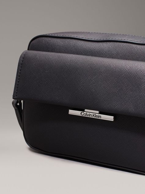 Bandolera CK Linear Saffiano Negro Calvin Klein-3