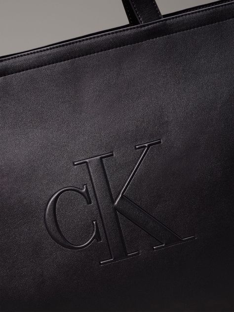 Cartera Tote Sculpted Slim Negro Calvin Klein-3