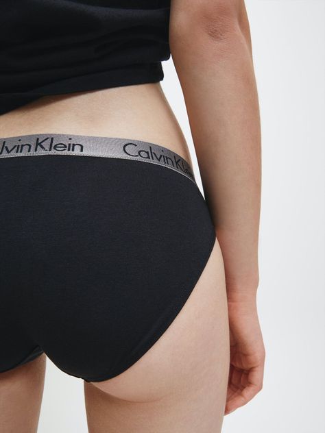 Calzón Bikini Radiant Cotton 001 Negro Calvin Klein-3