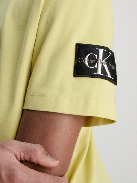 Polera Badge Regular  Amarillo Calvin Klein-3