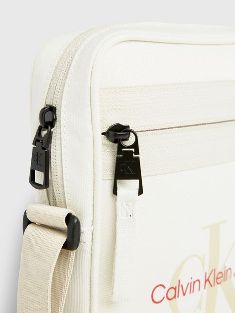 Bolso Reporter Sport Essential 18 M Blanco Calvin Klein-2