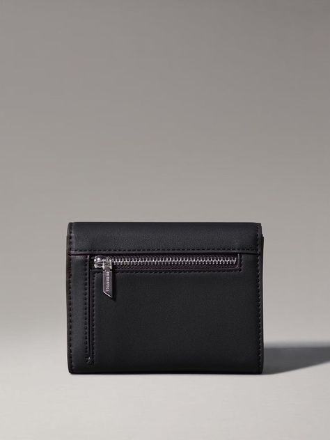 Billetera CK Must Trifold Negro Calvin Klein-1