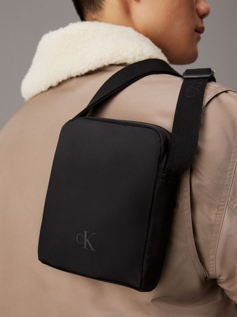 Bolso Reporter Over Webbing Mono Negro Calvin Klein-1
