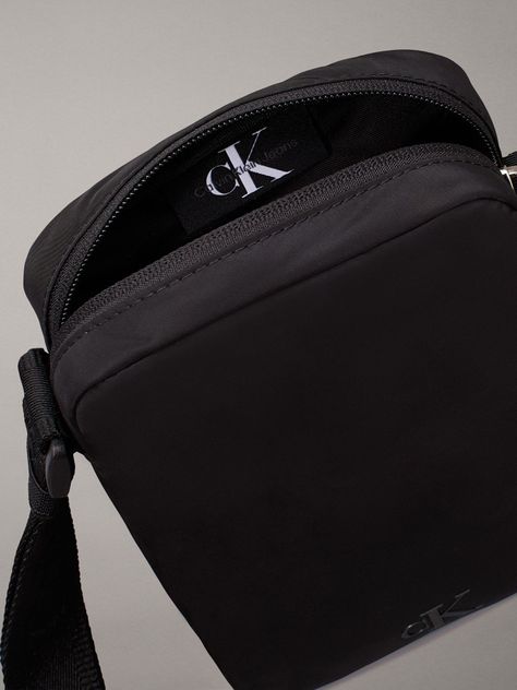 Bolso Reporter Over Webbing Mono Negro Calvin Klein-2