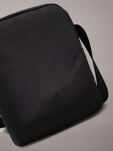 Bolso Reporter Over Webbing Mono Negro Calvin Klein-3