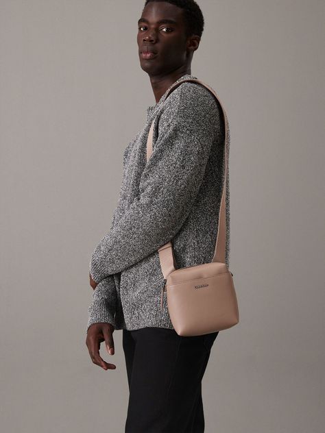 Bolso Reporter Essential Cube Beige Calvin Klein-1