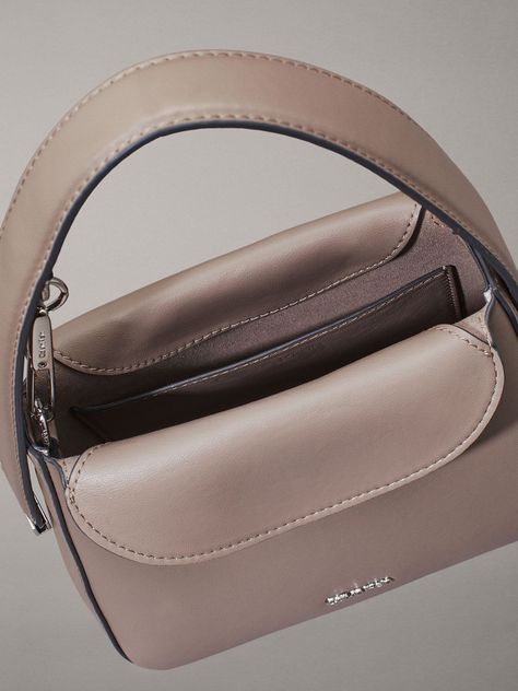 Cartera de Mano Soft Sculpt Beige Calvin Klein-2