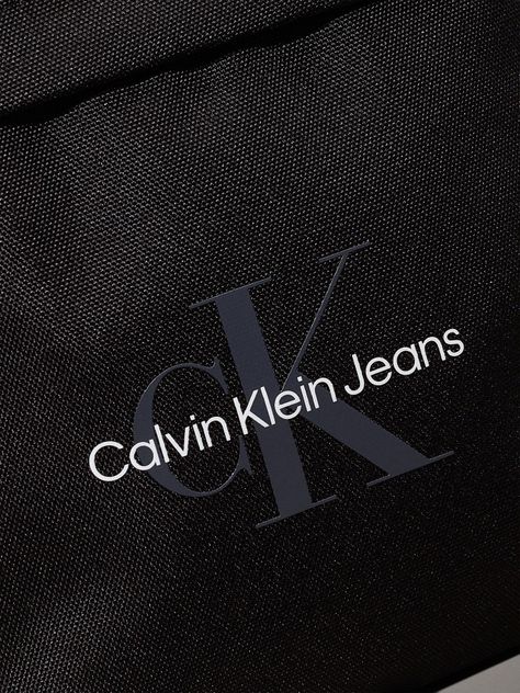 Bolso Reporter Sport Essential Negro Calvin Klein-3