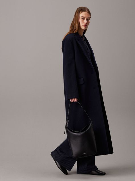 Cartera Bucket Soft Sculpt Negro Calvin Klein-1