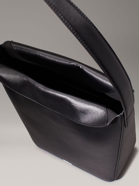 Cartera Bucket Soft Sculpt Negro Calvin Klein-2