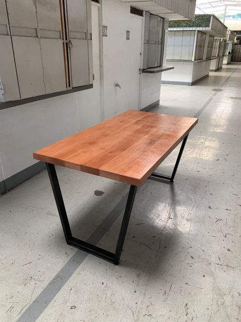 mesa de roble base trapecio-1