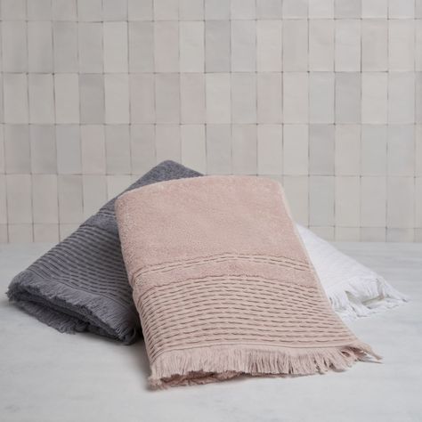 Set de toallas Premium con guarda labrada y flecos, color Rosa. 100% algodón turco 620gr.-2