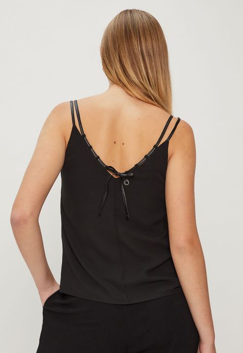 Blusa Lisa Negro iO 14020124050102-4