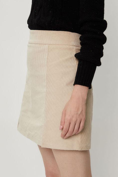 Falda Lisa Beige iO 12020124054106-2