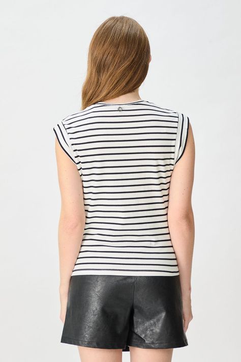 Polera Fantasia Negro iO 14320125052102-4