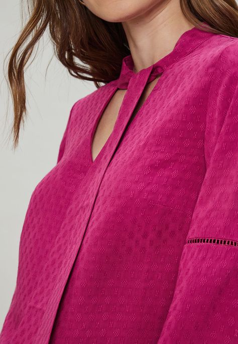 Blusa Textura Con Lazo En Cuello Burdeo Ash 14007124054112-1
