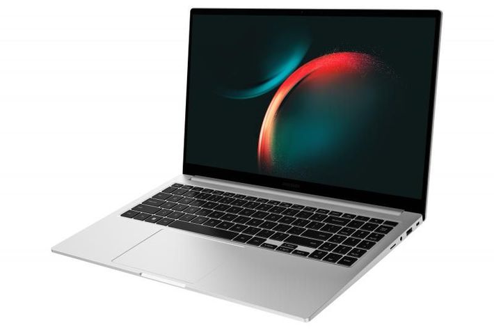 Samsung Galaxy Book 3 - i5  8GB Silver-1