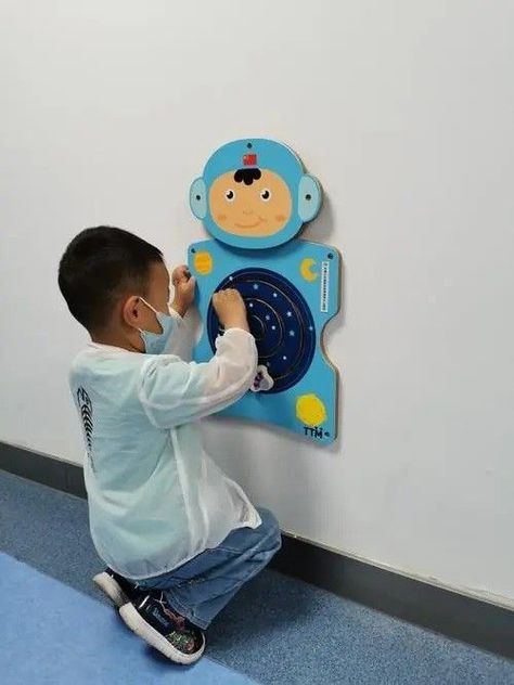 Juego Pared Madera Diseño Astronauta-1