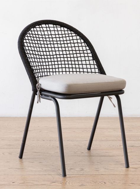 Silla Terraza Poly Negra-1