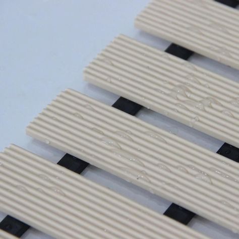 Mat Piso PVC Spa y Zonas Húmedas 61 cm x 1,3 mt Gris Qrubber-4