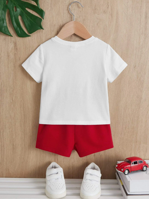 Set de Camiseta y Shorts Deportivos para Chicos - Diseño de Coche Rojo-1