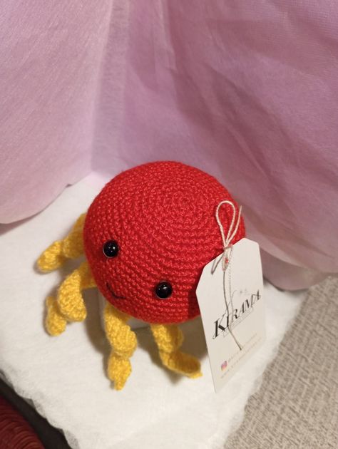 Amigurumi de Pulpo Rojo y Amarillo Tejido a Mano-1