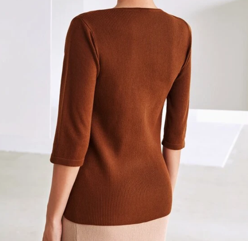 Blusa Marrón con Detalle de Anilla-1