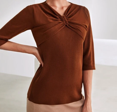 Blusa Marrón con Detalle de Anilla-3