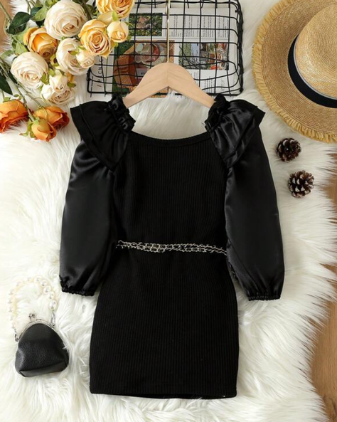 Vestido Negro Elegante con Detalles de Volante-1