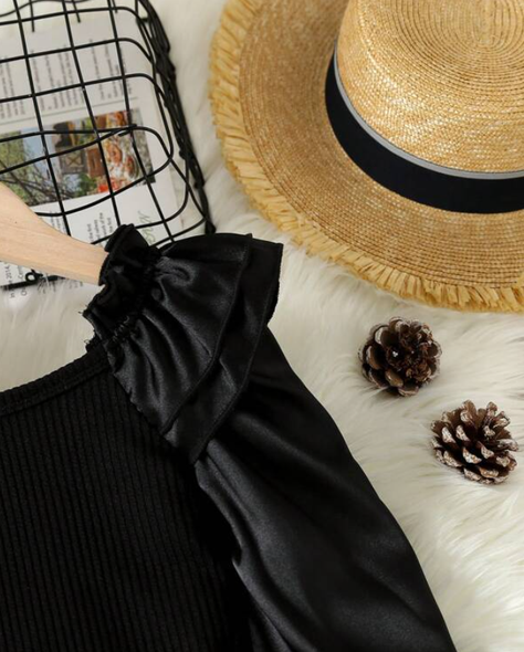 Vestido Negro Elegante con Detalles de Volante-2