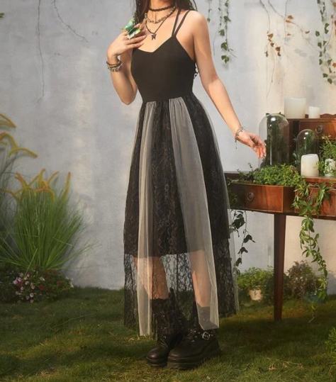 Vestido Largo con Encaje y Apliques de Mariposa - Negro-4