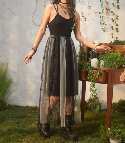 Vestido Largo con Encaje y Apliques de Mariposa - Negro-5