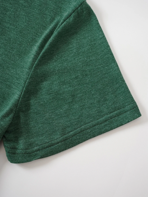 Camiseta Casual "Good Luck" en Verde Oscuro-2