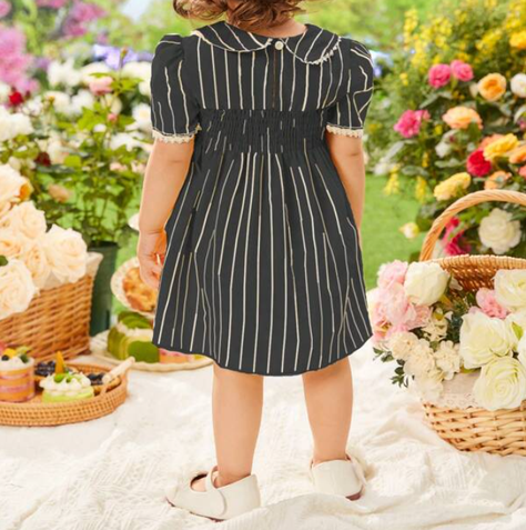 Vestido de Niña con Volante y Fruncido en Color Negro-2