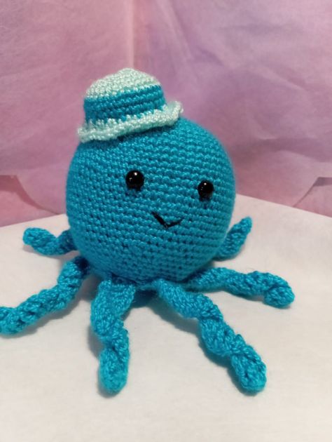 Amigurumi Pulpo Azul con Sombrero -0