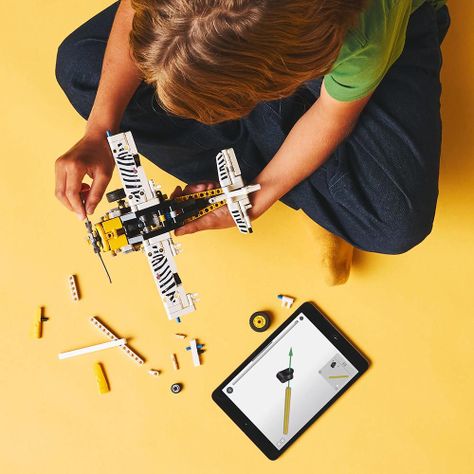 LEGO Technic Avioneta (42198)-6