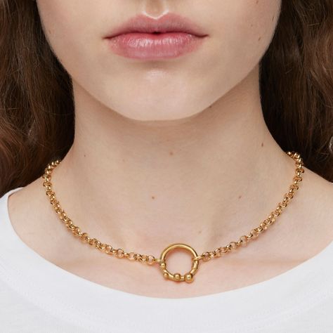 Anilla mediana con baño de oro 18 kt sobre plata y detalles Hold-6