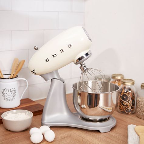 Batidora Smeg Stand Mixer Crema modelo SMF02CREU-6
