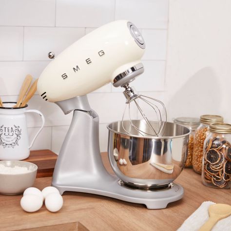 Batidora Smeg Stand Mixer Crema modelo SMF02CREU-3