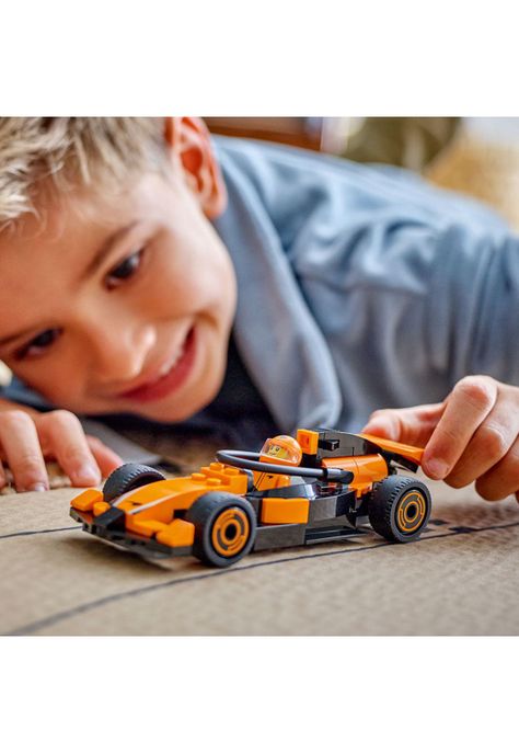 LEGO Piloto de F1 con Auto McLaren - 60442-4