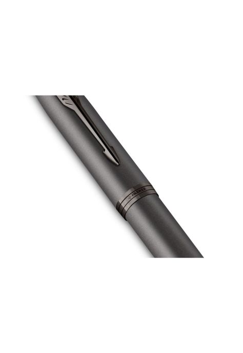 Parker Pluma IM Monochromatic Fuente Titanium-4