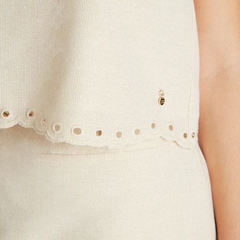 Blusa Sin Mangas Beige Ojales Decorativos-2